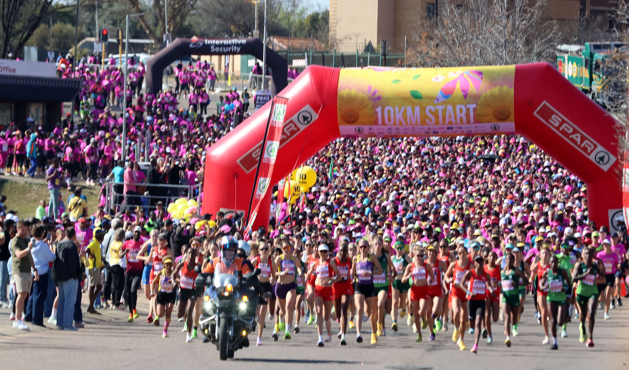 Featured image for “ATHLETICS MEDIA RELEASE: GLENROSE XABA BREAKS COURSE RECORD TO WIN SPAR GRAND PRIX RACE IN TSHWANE”